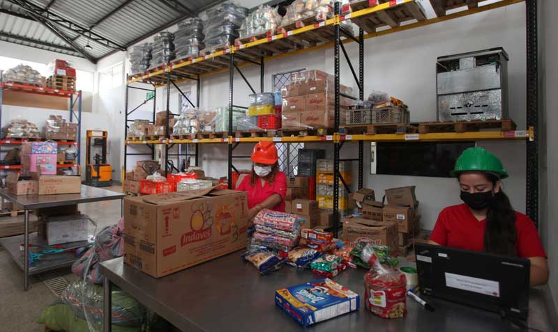 El Banco de Alimentos Diakonía, Guayaquil, recoge alimentos para ofrecer cenas navideñas a los niños. Foto: Enrique Pesantes / EL COMERCIO