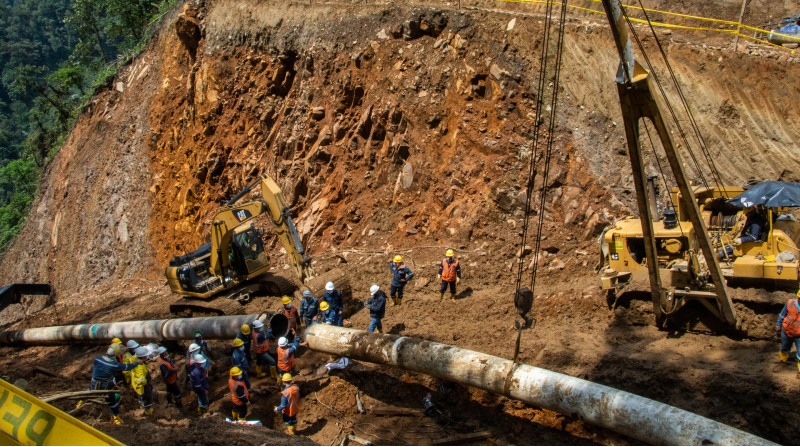 Las operaciones de transporte de crudo se reanudaron, tras los incidentes por la erosión regresiva en el río Coca. Foto: Cortesía Petroecuador