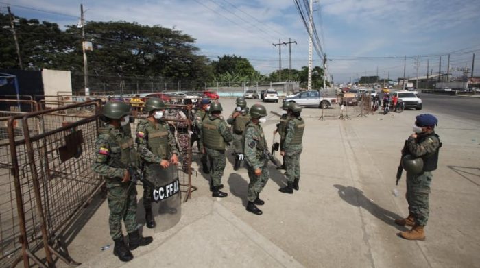 Fuerzas Armadas continuará “proporcionando seguridad y respaldando la labor de la Policía” en los exteriores de los centros penitenciarios. Foto: EL COMERCIO