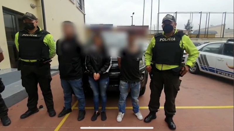 Un contingente policial desplegó un operativo para desarticular a una organización delictiva dedicada a robar autos en Quito. Foto: Cortesía