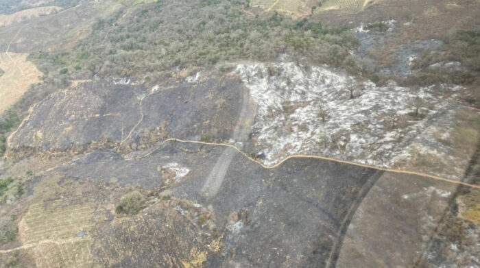 Imágenes aéreas permiten observar el impacto de las quemas forestales en los cerros de Guayas y Manabí. Foto: Cortesía