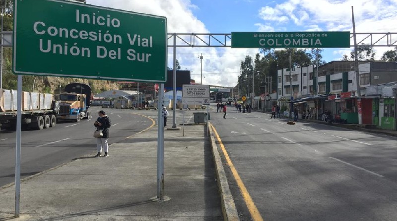 Los conductores de los vehículos de carga estuvieron paralizados por más de cuatro horas en la frontera entre Ecuador y Colombia. Foto: EL COMERCIO