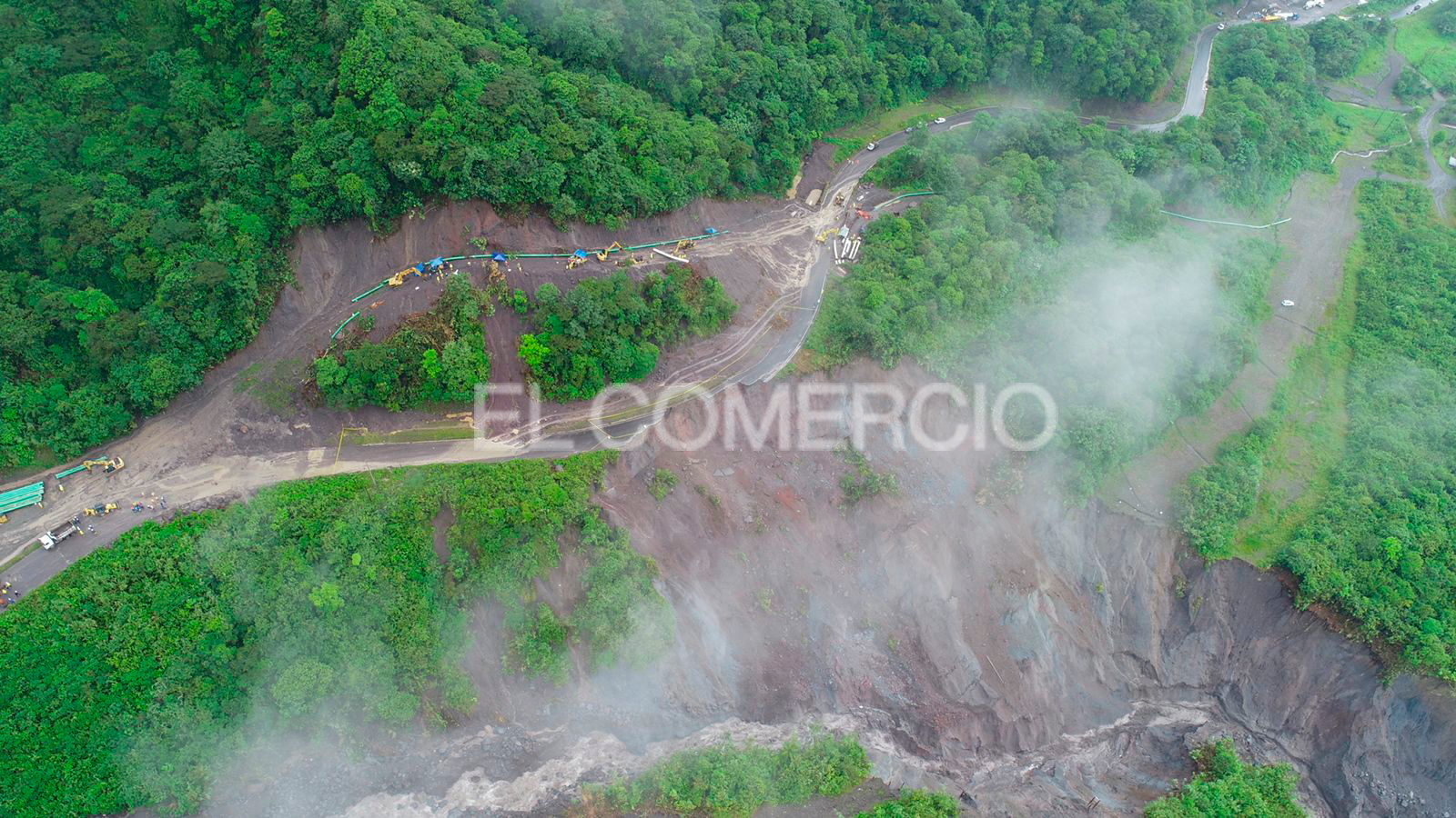 Imagen que muestra la erosión del río Piedra Fina 2, en la provincia de Napo. Foto: Patricio Terán / EL COMERCIO