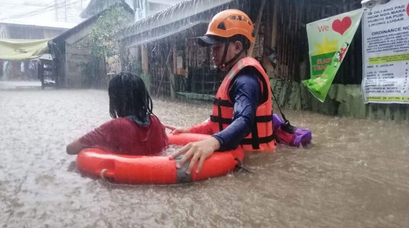 Las autoridades en Filipinas buscan a personas desaparecidas por el tifón Rai. Foto: EFE
