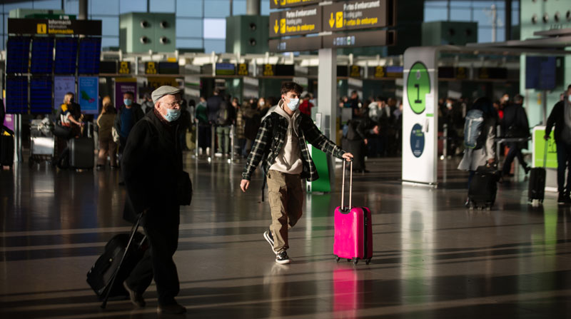 Imagen del aeropuerto de Barajas, en Madrid. Los trabajadores extranjeros podrán encontrar más opciones de empleo en España en diferentes actividades, luego de la modificación de una norma del Ministerio de Migraciones español. Foto: Europa Press