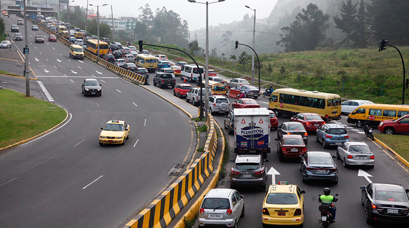 Conductores aseguran que la congestión vehicular persiste en Quito pese al Pico y placa. Foto: Archivo / EL COMERCIO