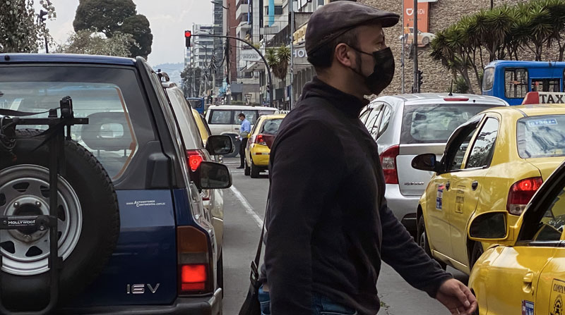 La restricción vehicular Pico y placa funciona en Quito en dos horarios divididos en la mañana y tarde. Foto: Patricio Terán/ EL COMERCIO