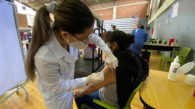 En Quito, los centros habilitados para la vacunación son controlados por el Ministerio de Salud y el Municipio de Quito. Foto: Patricio Terán/ EL COMERCIO