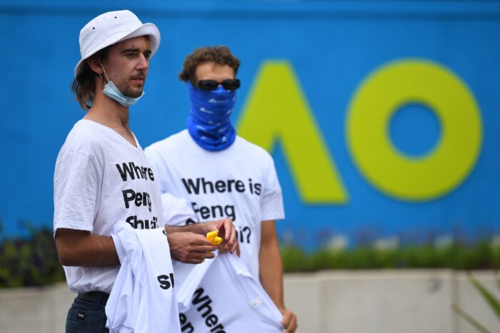 Activistas en los exteriores de Melbourne Park. Foto: EFE
