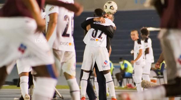Nilson Angulo celebra el gol del empate ante 9 de Octubre en el Estadio Modelo Alberto Spencer. Foto: Twitter LDU.
