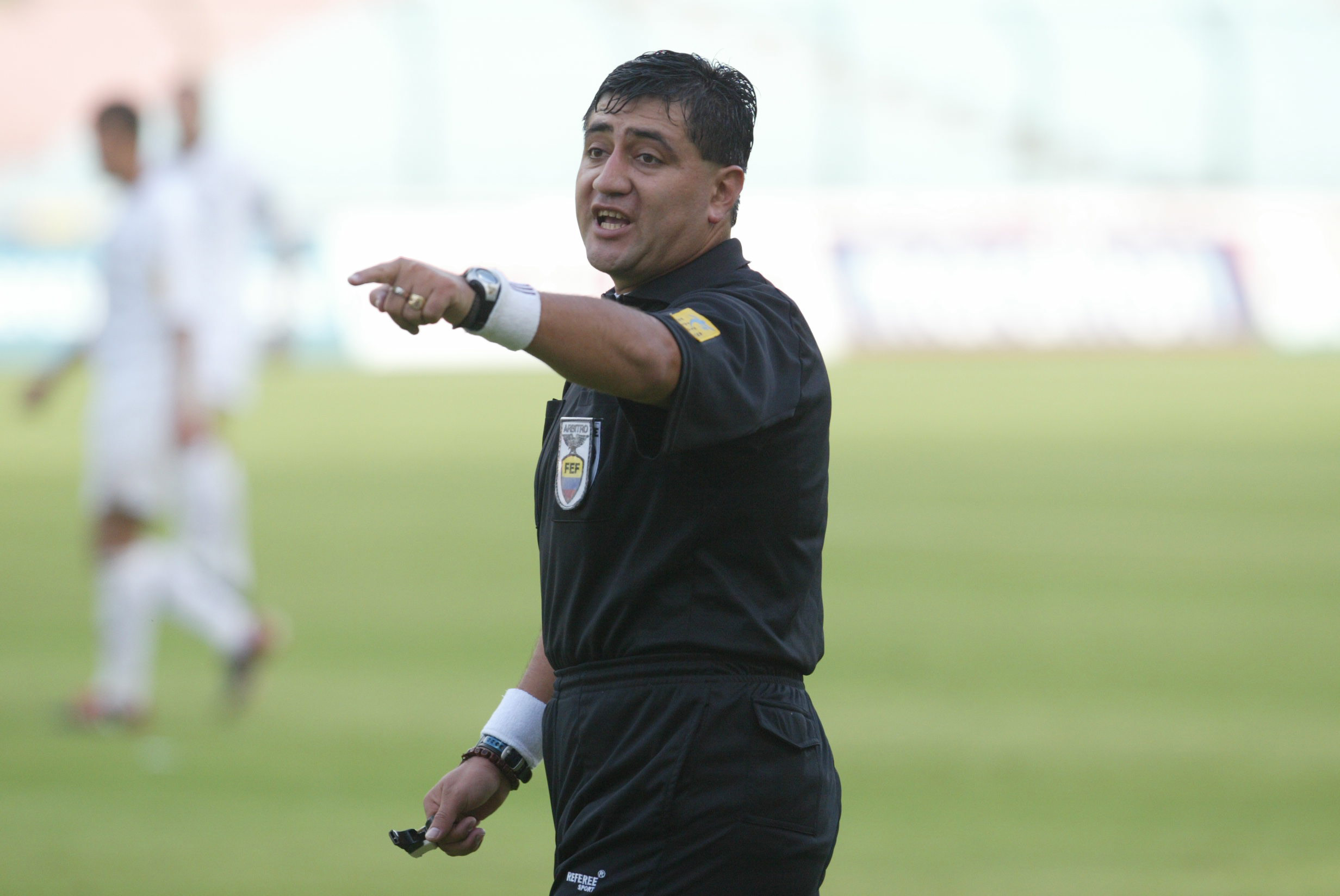 Byron Moreno durante un partido del campeonato ecuatoriano. Foto: Archivo El Comercio