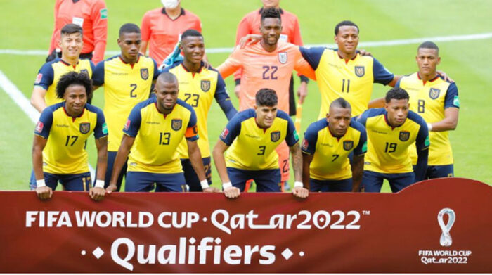 La Selección de Ecuador posa antes del cotejo contra Brasil, en Quito, el 27 de enero del 2022. Foto: Patricio Terán / EL COMERCIO