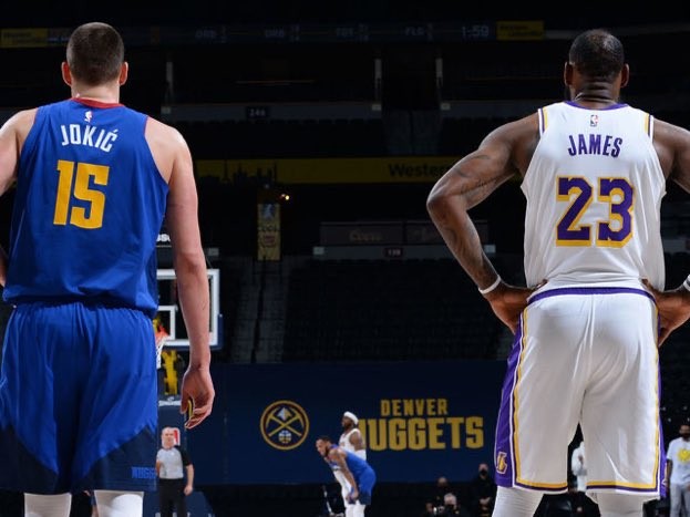 Jokic de los Nuggets le ganó el duelo a James de los Lakers. Foto: Internet