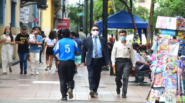 En Guayaquil, el Ministerio de Salud ha registrado un aumento considerable de casos de covid-19, así como las defunciones por el virus. Foto: EL COMERCIO