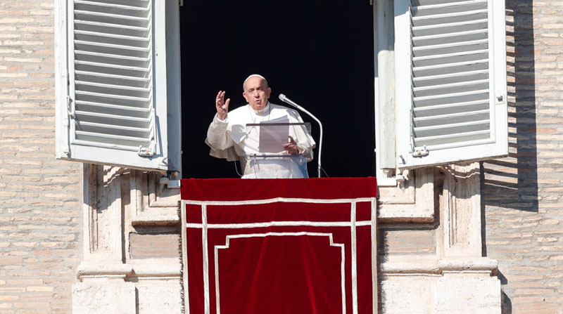 El papa Francisco se criticó la violencia contra la mujer y destacó el papel de la madre en la sociedad, durante la primera misa del 2022. Foto: EFE