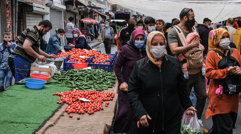 Turquía, un país con 80 millones de habitantes, informa desde hace dos semanas de un nivel constante de contagio en torno a las 60 000 infecciones. Foto: EFE