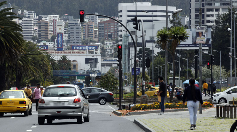 El COE Nacional dispuso que Quito reduzca el nivel de alerta y cambió a semáforo epidemiológico amarillo por los casos de covid-19. Foto: Patricio Terán/ EL COMERCIO