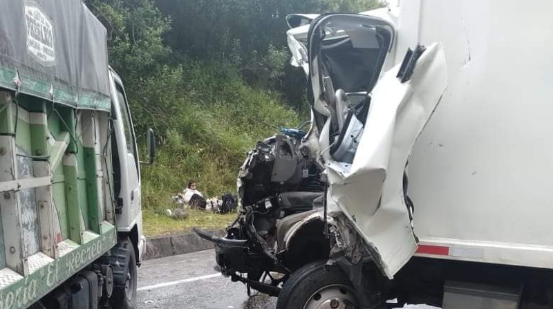 El accidente de tránsito ocurrió en Pillate, en Pelileo (Tungurahua). El saldo fue de nueve heridos. Foto: Cortesía