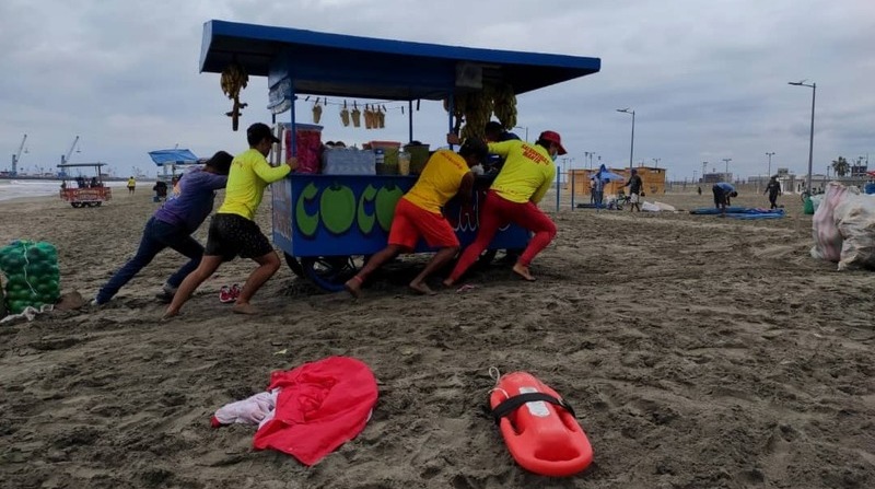 En La Libertad (Santa Elena), Manta (Manabí), Esmeraldas y Bahía Academia (Galápagos) se evidenciaron perturbaciones del nivel del mar de 50 centímetros. Foto: Twitter de Municipio de Manabí