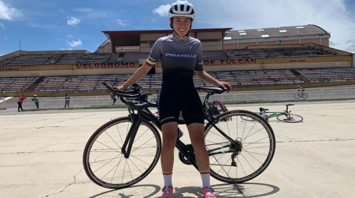 Ana Gabriela Vivar, de Cuenca, tiene 18 años. Compite en pruebas de ruta y de pista. Foto: cortesía Ana Vivar