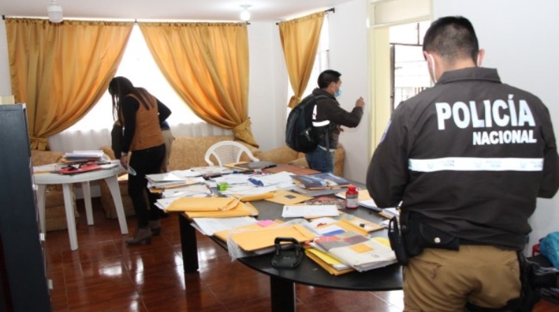 En octubre del 2021, agentes policiales realizaron allanamientos en Quito y Guayaquil como parte de este proceso de investigación. Foto: Cortesía Fiscalía