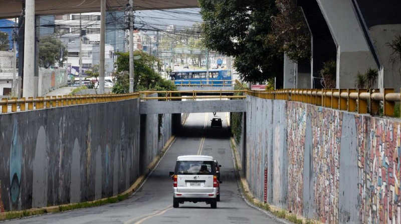 Escasa circulación vehicular hubo este sábado 22 de enero del 2022 en las calles de Quito. Foto: Patricio Terán / EL COMERCIO.