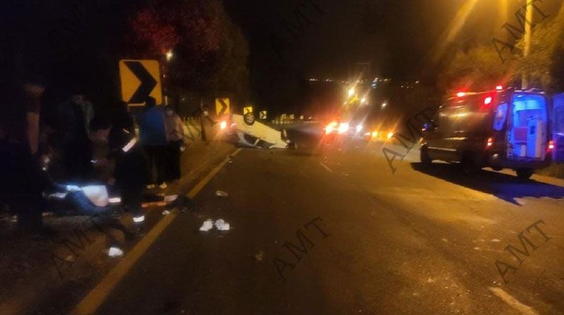 La víctima perdió la vida después del choque de un auto contra un poste en la av. Simón Bolívar. Foto: Cortesía AMT
