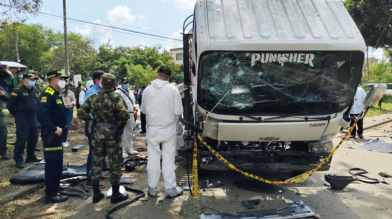 Un camión de la Policía de Colombia fue atacado por la guerrilla ELN. Foto: EFE