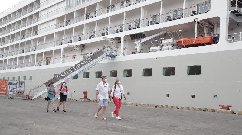 Once turistas del crucero Silver Whisper resultaron positivos para covid-19 a su llegada a Guayaquil y tuvieron que permanecer aislados en sus camarotes. Foto: Cortesía Empresa Pública Municipal de Turismo