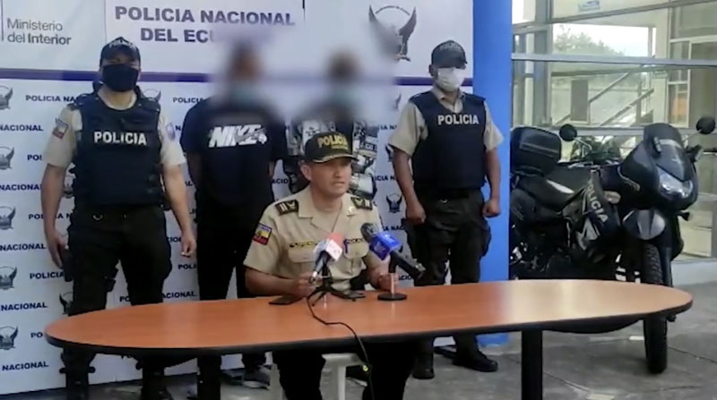 Dos hombres fueron detenidos tras apuñalar a una mujer en Cumbayá. Foto: Cortesía Policía Nacional