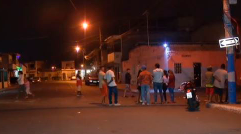 En el sitio se hallaron 20 indicios balísticos, según Miguel Naranjo, jefe del distrito Portete. Foto: Captura de pantalla TC Televisión