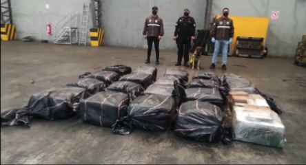 La Policía Nacional interceptó el 23 de diciembre del 2021 en Guayaquil un camión con un total de 656 kilos de cocaína. Foto: Captura de pantalla