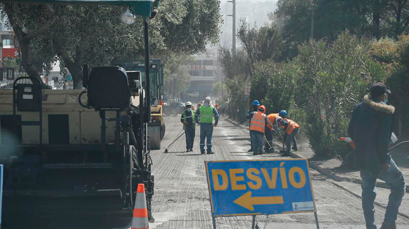 Las tareas se ejecutan en el marco del Plan de Rehabilitación Vial. Foto: Diego Pallero / EL COMERCIO