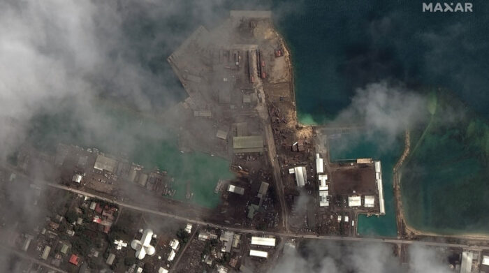 La erupción del volcán submarino causó la muerte de personas en Tonga, debido al tsunami que generó. Foto: EFE