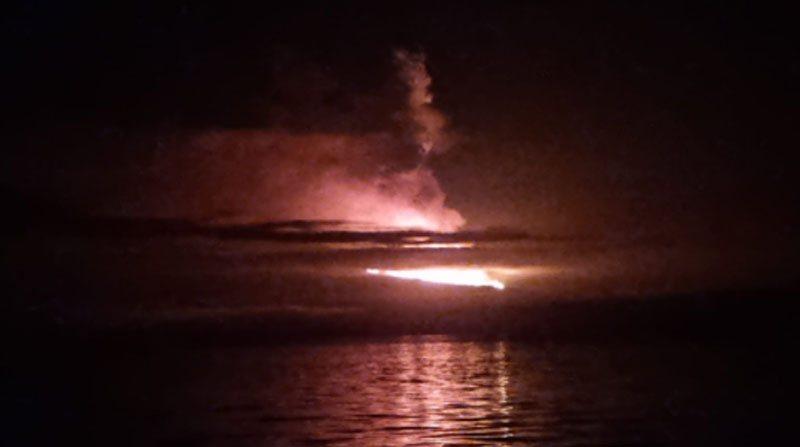 Las autoridades difundieron imágenes de la erupción del volcán Wolf. Foto: Cortesía