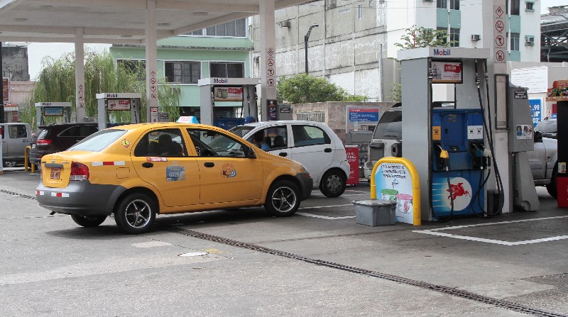 El valor sugerido de la gasolina súper para este mes es de USD 3,52. Foto: Archivo Mario Faustos / El Comercio