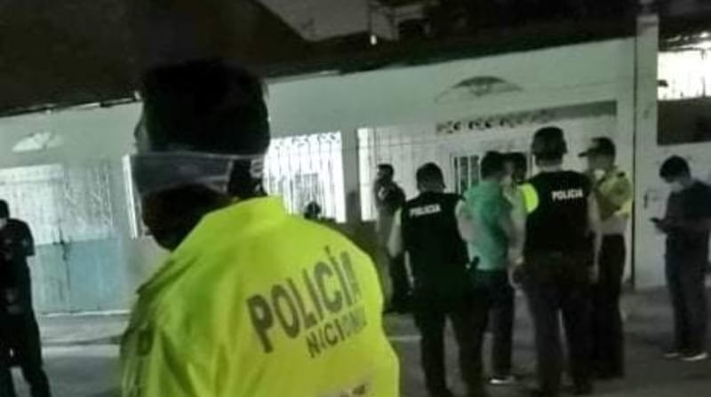 Los sujetos armados dispararon dentro de la casa en Guayaquil, donde habían varios niños. Un menor de un año falleció. Foto: Policía Nacional