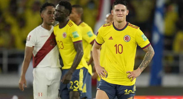 James RodrÍguez no pudo controlar su frustración ante la derrota que Perú le propinó a Colombia en Barranquilla. Foto: El Popular
