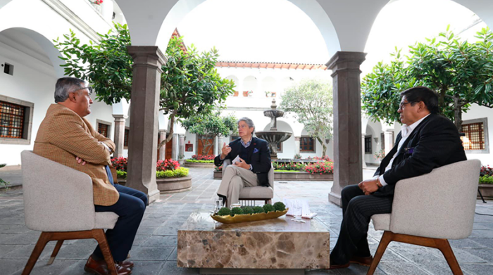 El presidente Lasso durante la entrevista Encontrémonos por la ciudadanía en el Palacio de Carondelet este 18 de enero del 2022. Foto: Twitter @LassoGuillermo