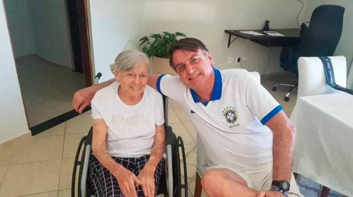 Bolsonaro canceló su agenda oficial para atender el deceso de su madre. Foto: redes sociales