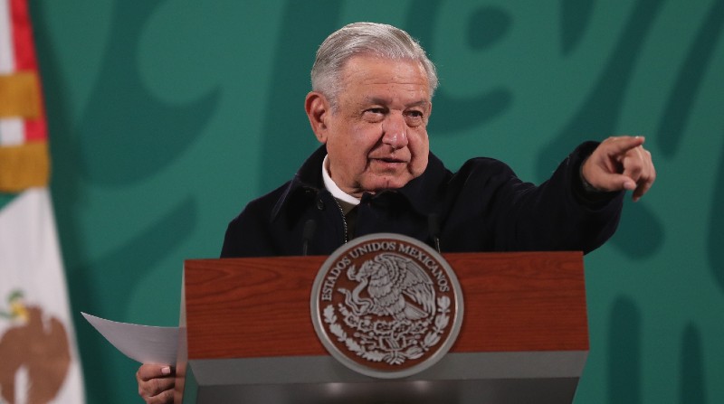 Fotografía del presidente de México, Andrés Manuel López Obrador, durante su conferencia matutina diaria, en el Palacio Nacional de la Ciudad de México. Foto: EFE/ Sáshenka Gutiérrez