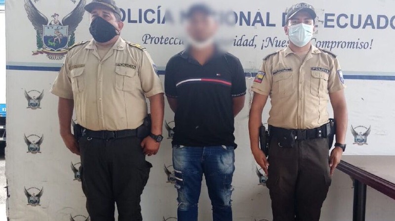 La Policía capturó al padre de los niños de 6 y 8 años que fueron torturados y violentados en Naranjal, Guayas. Foto: Cortesía Policía