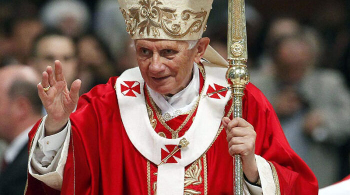El papa Benedicto XVI no actuó en cuatro casos de abusos sexuales, pese a conocer de ellos, señala un informe. Foto: Archivo/ EFE