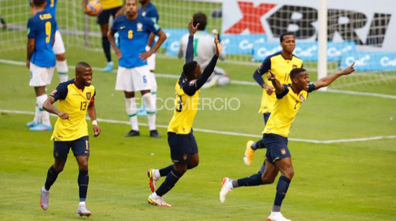 Los tricolores festejaron el gol con el que empataron a los brasileños. Foto: Patricio Terán/ EL COMERCIO