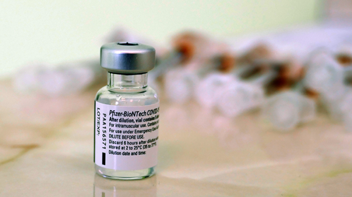 Pfizer ya está fabricando las primeras dosis de esta nueva vacuna. Foto: Pexels