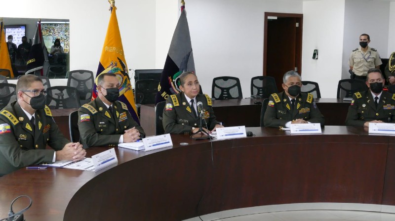 La comandante general de Policía, Tannya Varela (centro), realizó este 4 de enero de 2022 una evaluación de la situación de seguridad en el país. Foto: Cortesía Policía