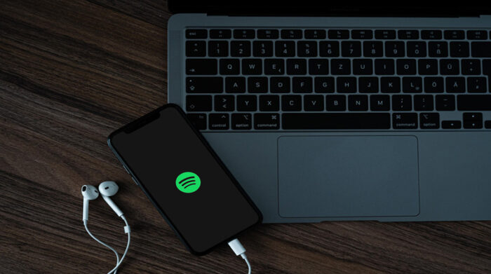 La plataforma musical Spotify incluirá un anunció en programas que hablen de covid-19. Foto: Pixabay