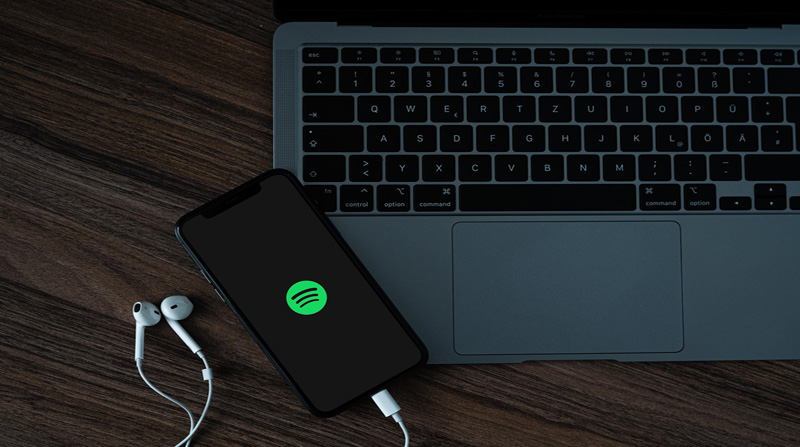 La plataforma musical Spotify incluirá un anunció en programas que hablen de covid-19. Foto: Pixabay