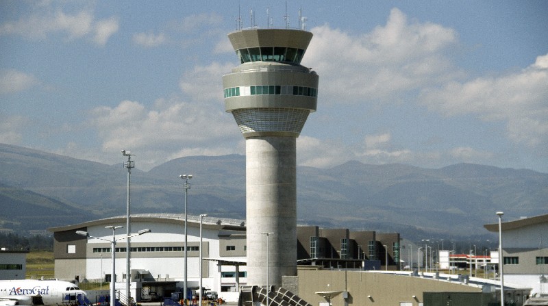 Torre de Control del Aeropuerto Internacional Mariscal Sucre en Tababela, Quito, Ecuador. Foto: Archivo / Bolívar Vásquez / El Comercio