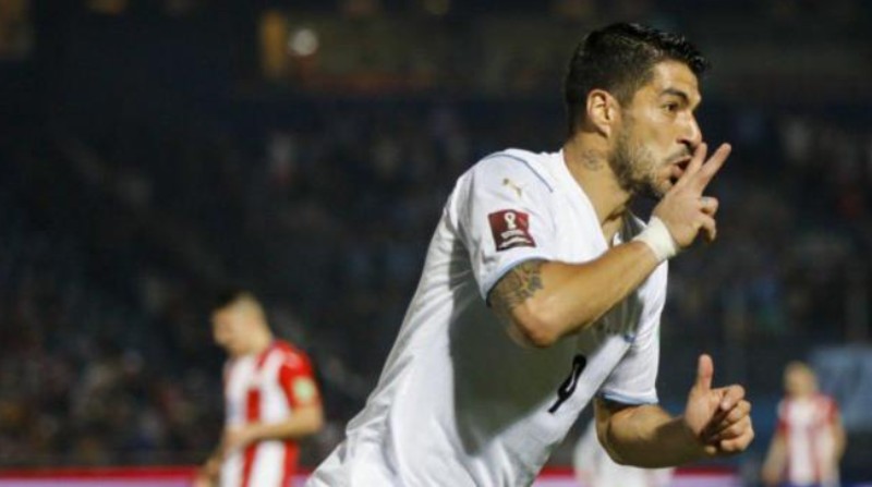 Luis Suárez celebra el gol que le marcó a Paraguay en el Estadio La Nueva Olla. Foto: Twitter @Uruguay.
